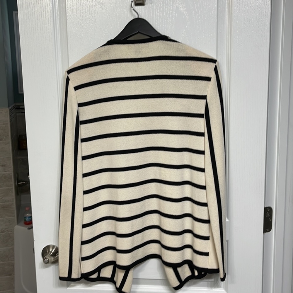 Beautiful St John jacket - Picture 3 of 4
